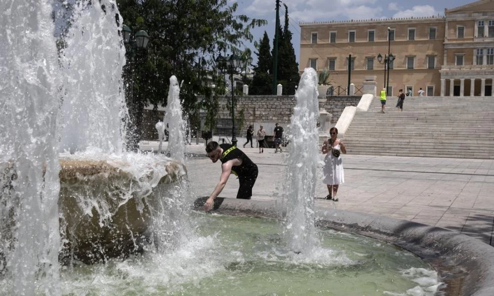 Καιρός: Συνεχίζεται το κύμα καύσωνα και την Παρασκευή